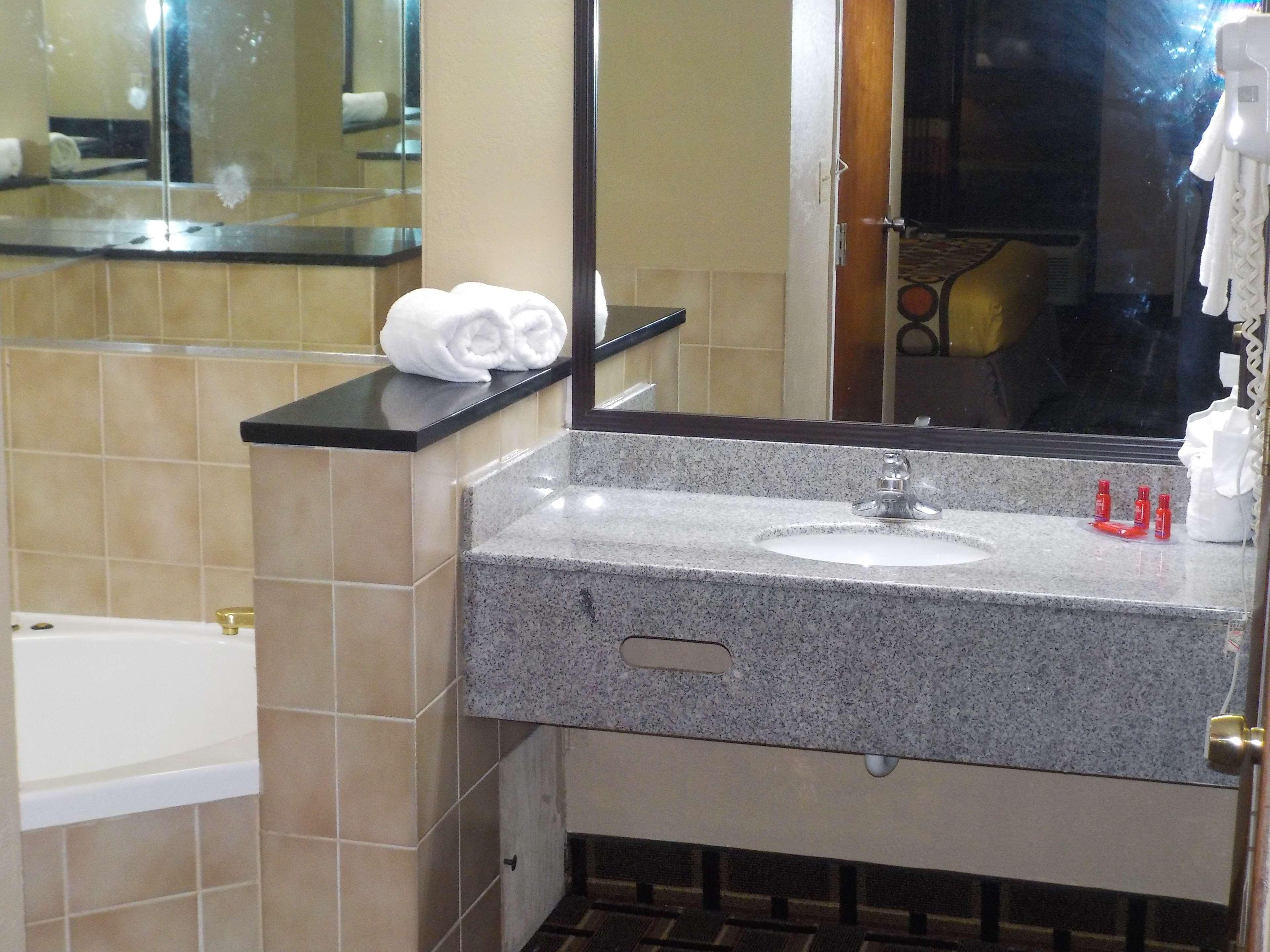 Surestay Hotel By Best Western Lenoir City Esterno foto