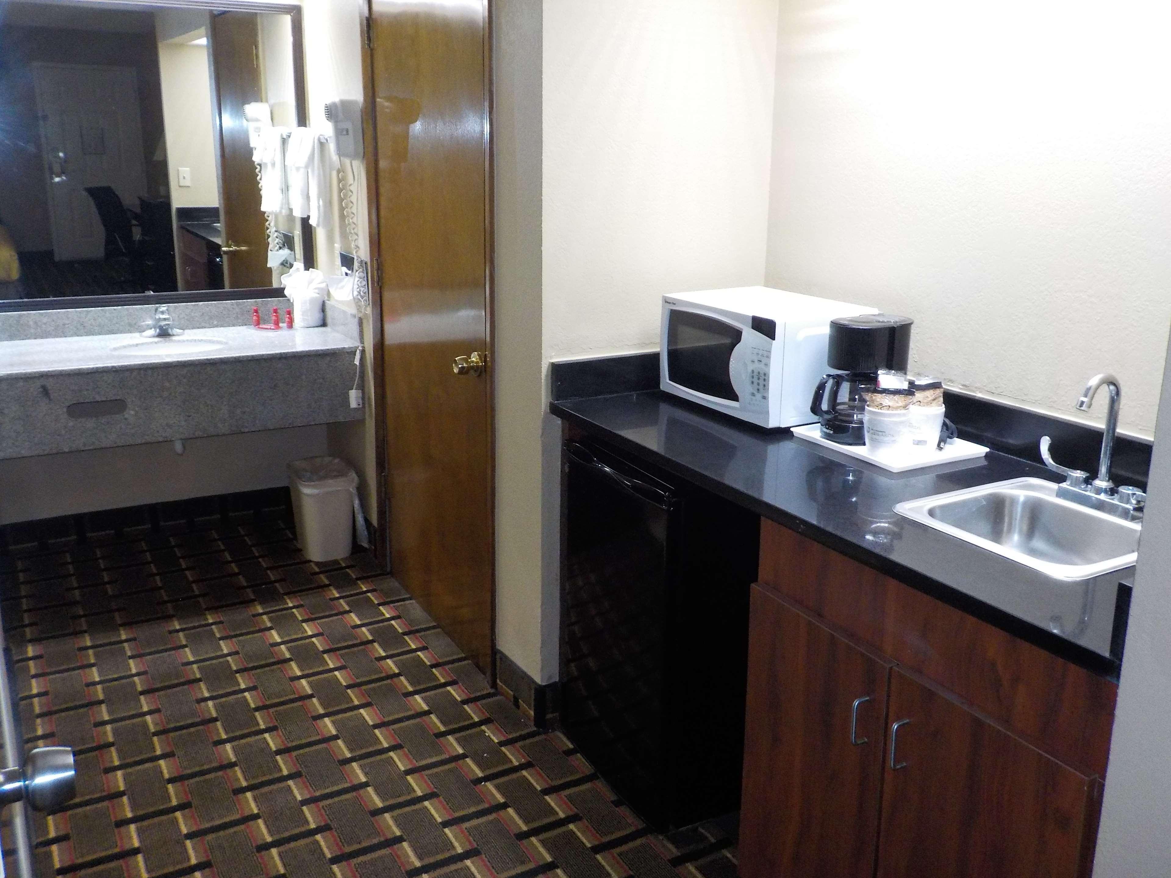 Surestay Hotel By Best Western Lenoir City Esterno foto