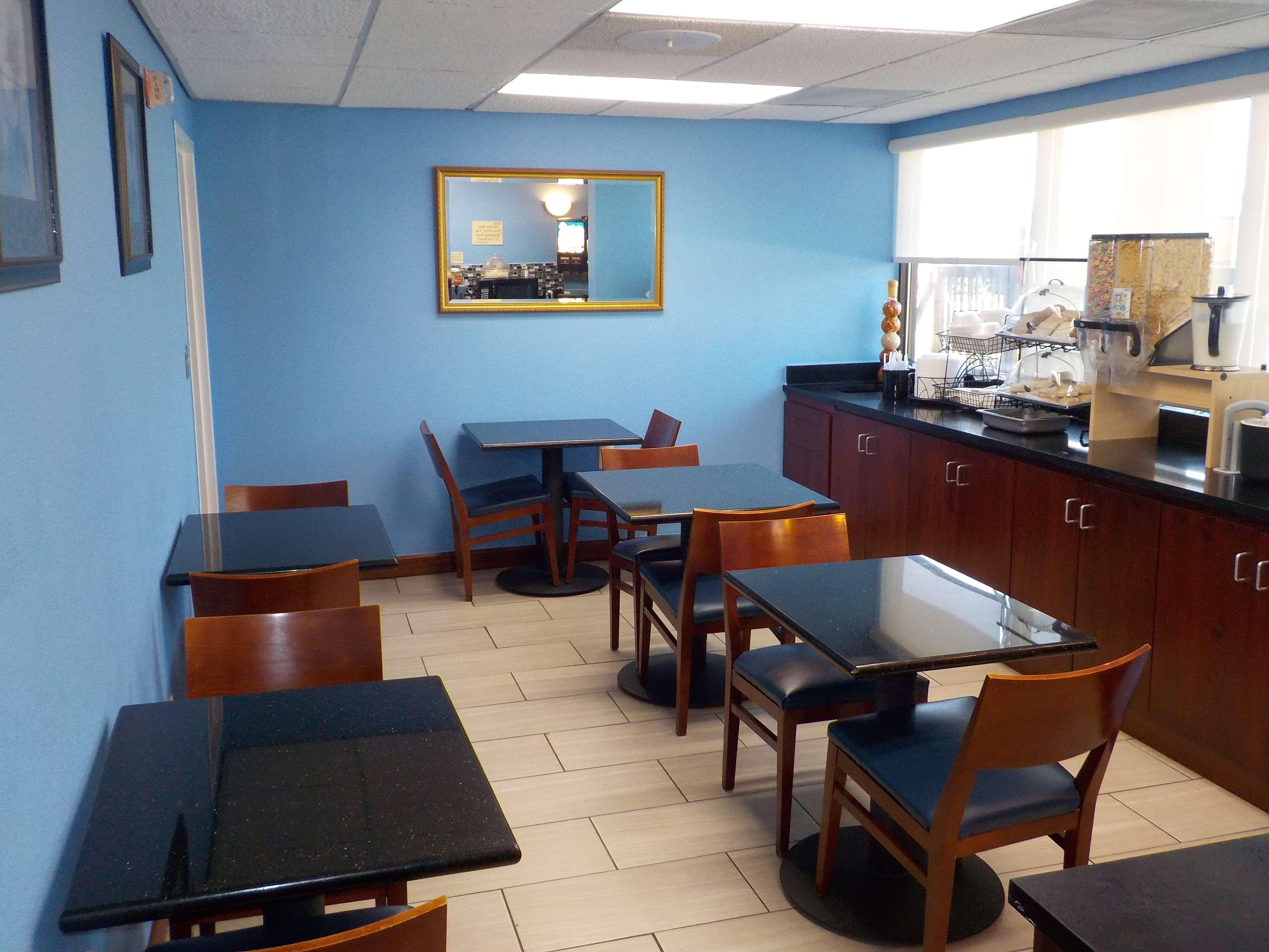 Surestay Hotel By Best Western Lenoir City Esterno foto