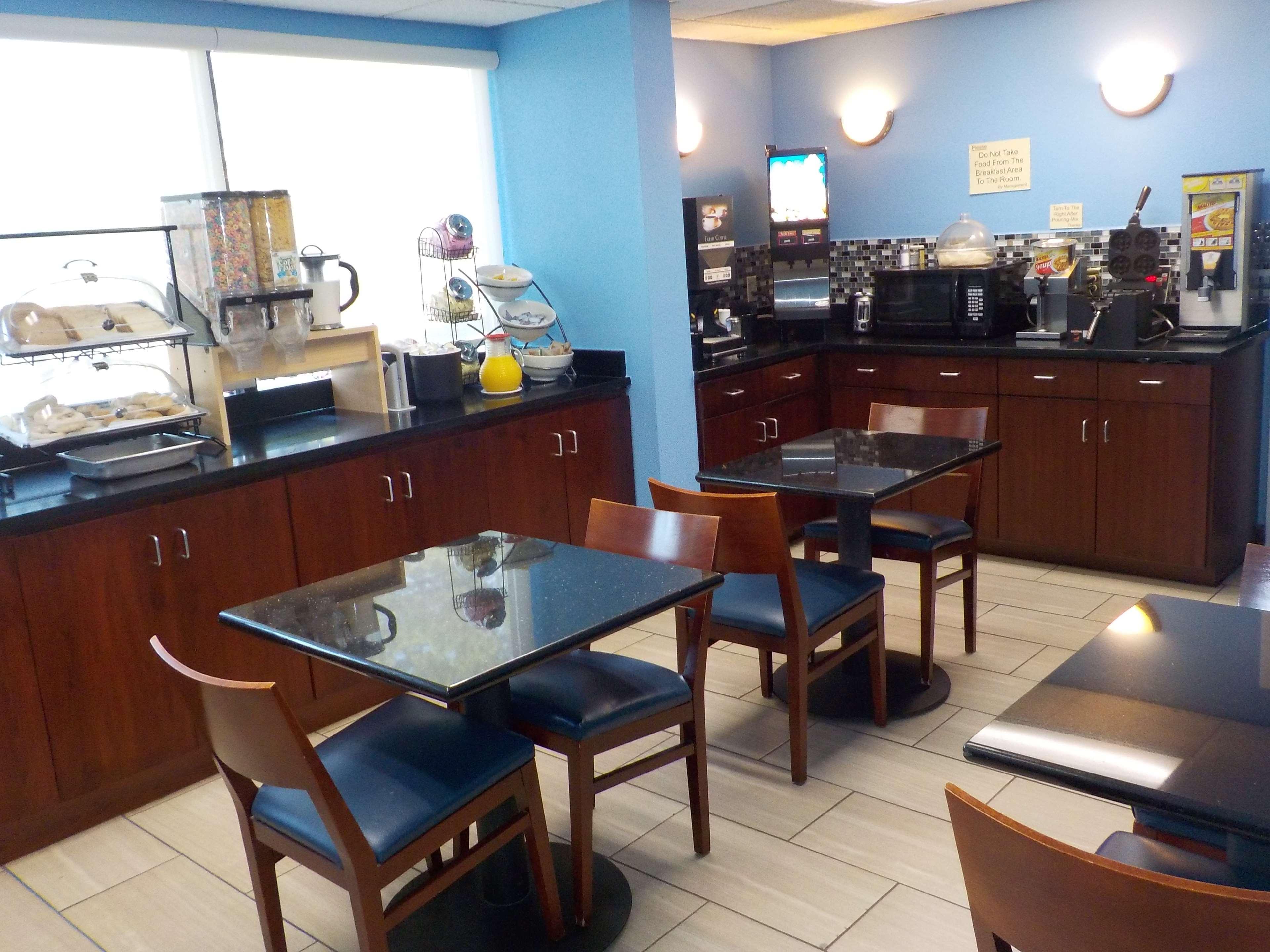 Surestay Hotel By Best Western Lenoir City Esterno foto