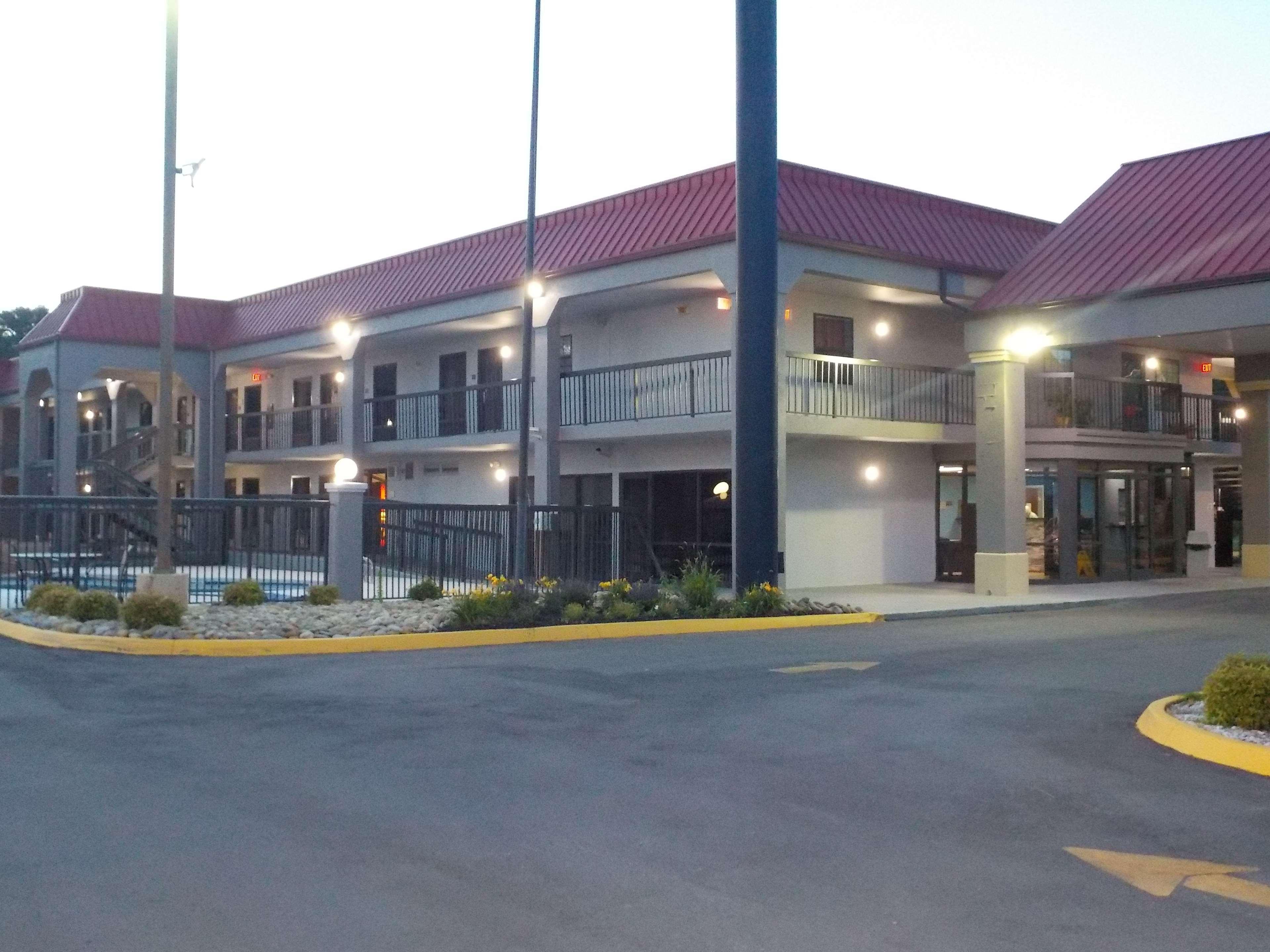 Surestay Hotel By Best Western Lenoir City Esterno foto