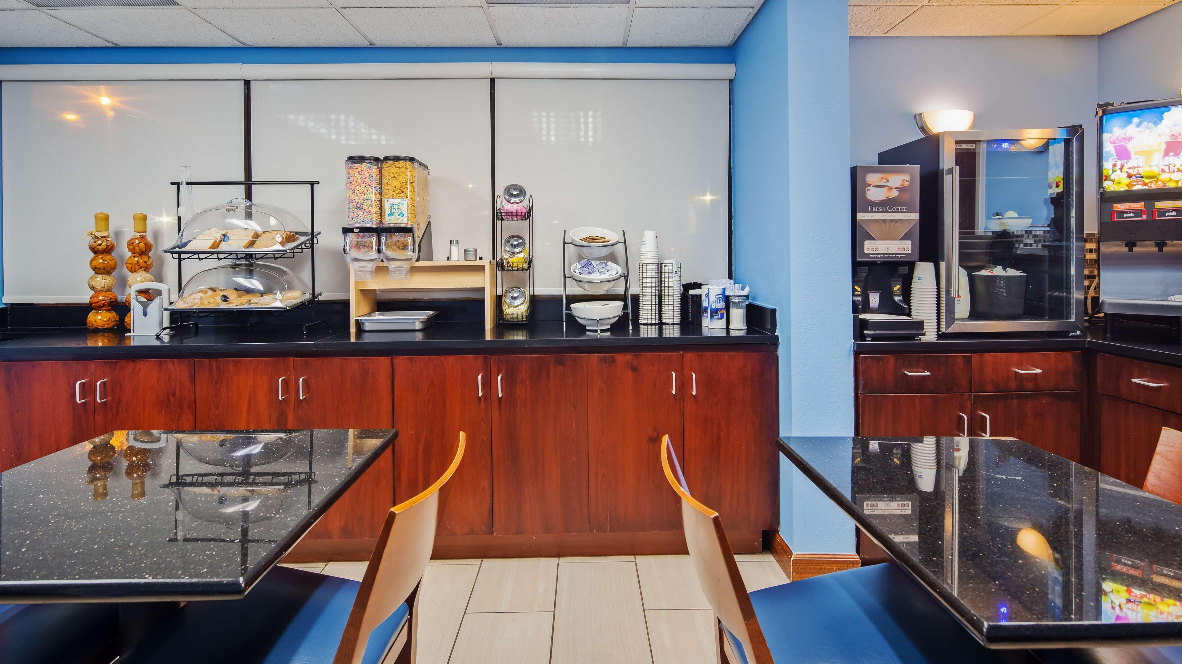 Surestay Hotel By Best Western Lenoir City Esterno foto