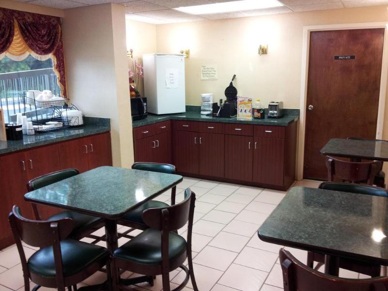 Surestay Hotel By Best Western Lenoir City Esterno foto
